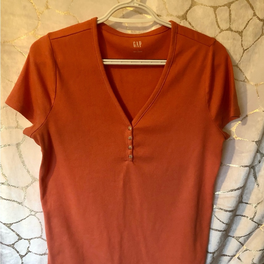 GAP Women's Burnt Orange Buttoned V-Neck Tee